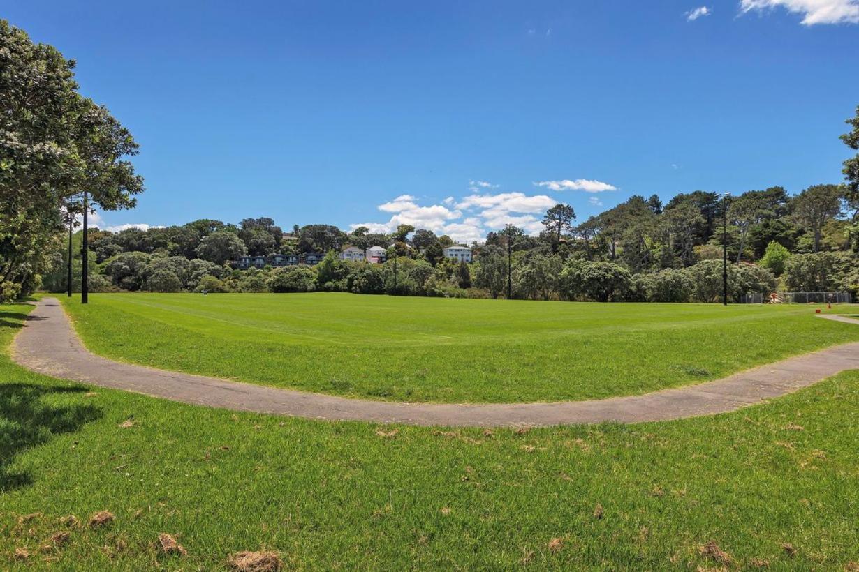Hot Deal! Sky Stars Garden View Waking To The Beach Close To City Centre Auckland Eksteriør billede
