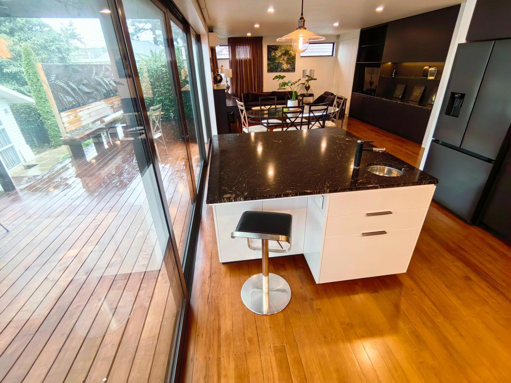 Hot Deal! Sky Stars Garden View Waking To The Beach Close To City Centre Auckland Eksteriør billede